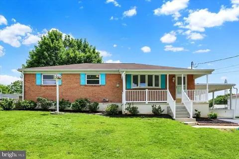 8 Karen Ct, Camp Hill, PA 17011