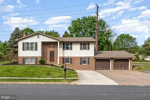 210 Cherokee Dr, Mechanicsburg, PA 17050
