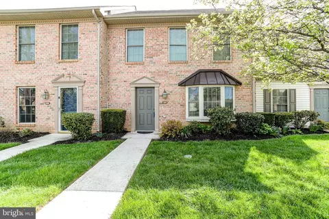 307 Melbourne Ln, Mechanicsburg, PA 17055