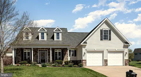 28 Old Coach Ln, Carlisle, PA 17013