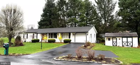 306 Raymon Ave, Boiling Springs, PA 17007