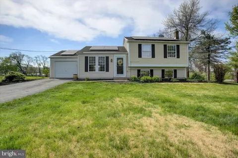 2284 Pine Rd, Newville, PA 17241