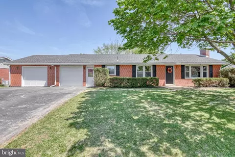 1895 Douglas Dr, Carlisle, PA 17013