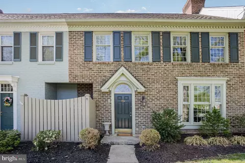 8 Kensington Sq, Mechanicsburg, PA 17050