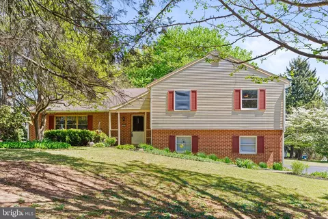 305 W Elmwood Ave, Mechanicsburg, PA 17055
