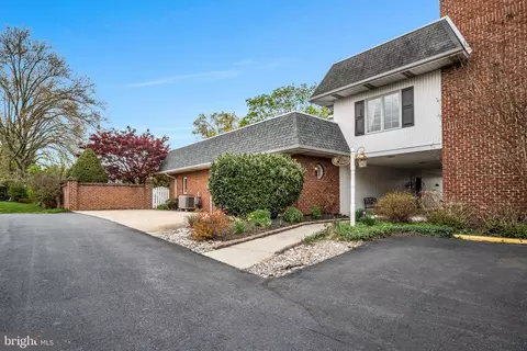 1950 Chestnut St, Camp Hill, PA 17011