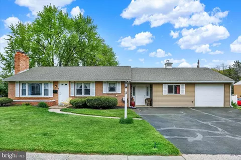 3 Gobin Dr, Carlisle, PA 17013