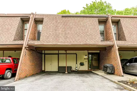 609 Cedar Ridge Ln, Mechanicsburg, PA 17055