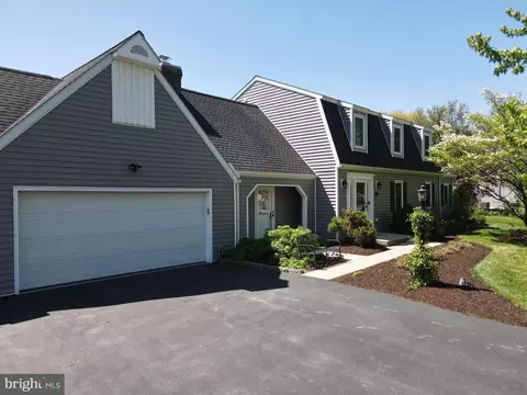 1817 Hunter Dr, Mechanicsburg, PA 17050