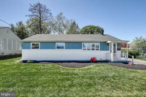 3 Woodmere Dr, Camp Hill, PA 17011