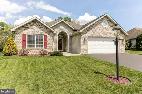 52 Burwick Dr, Mechanicsburg, PA 17050