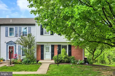 744 Allenview Dr, Mechanicsburg, PA 17055