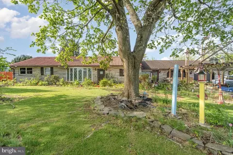 269 Country Club Rd, Carlisle, PA 17015