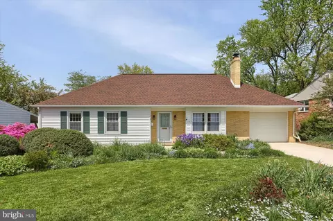 16 Round Hill Rd, Camp Hill, PA 17011