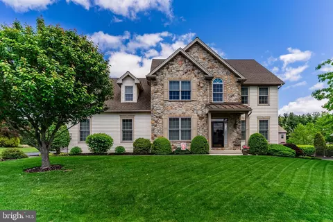 5820 Fawn Meadow Ln, Enola, PA 17025