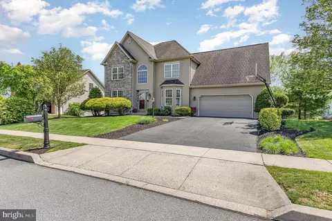 5815 Aspen Ln, Enola, PA 17025