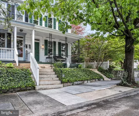44 S East St, Carlisle, PA 17013