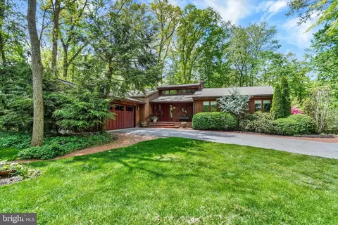 180 Hickory Rd, Carlisle, PA 17015