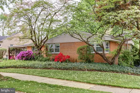 48 Center Dr, Camp Hill, PA 17011