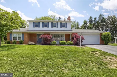 627 Hilltop Dr, New Cumberland, PA 17070