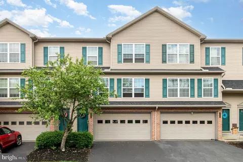 551 Meadow Croft Cir, Mechanicsburg, PA 17055