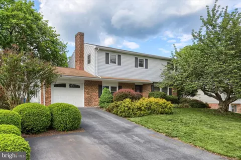 515 Park Hills Dr, Mechanicsburg, PA 17055