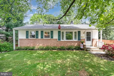 3 Sussex Cir, Camp Hill, PA 17011