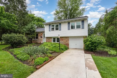 832 Yverdon Dr, Camp Hill, PA 17011