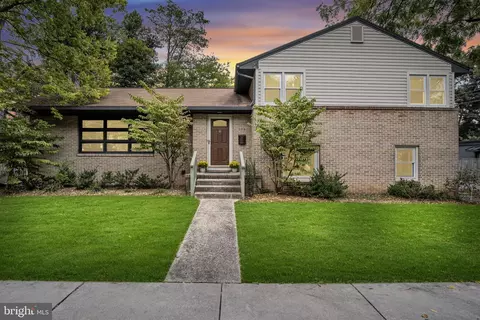 225 S West St, Carlisle, PA 17013