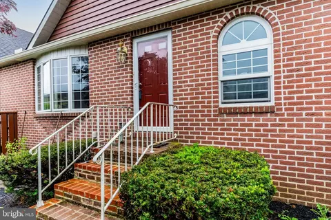 1110 Sterling Ct, Enola, PA 17025