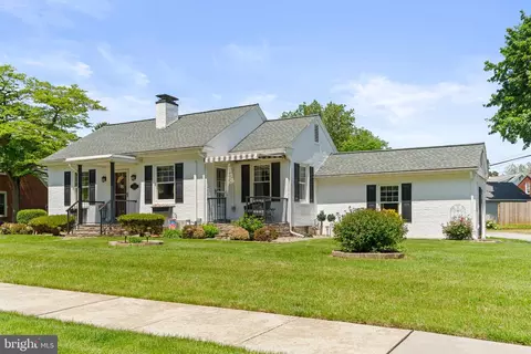 323 Bailey St, New Cumberland, PA 17070
