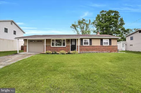 6039 Edward Dr, Mechanicsburg, PA 17050