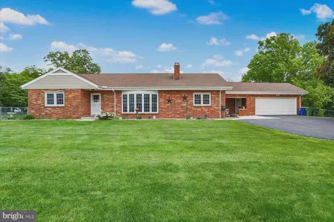 2801 Lisburn Rd, Camp Hill, PA 17011