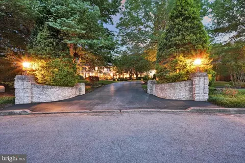 1716 Olmsted Way E, Camp Hill, PA 17011