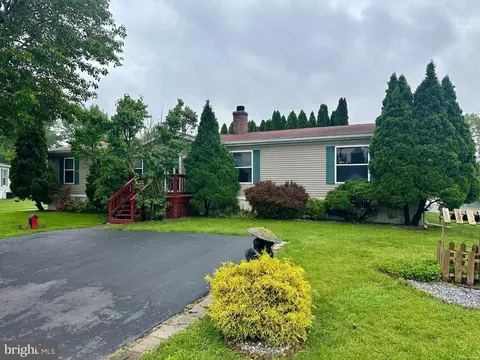 73 Rustic Dr, Shippensburg, PA 17257
