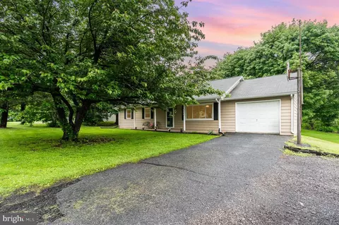 600 W Pine St, Mount Holly Springs, PA 17065