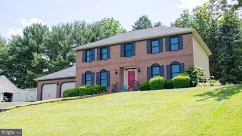 1042 Country Club Rd, Camp Hill, PA 17011
