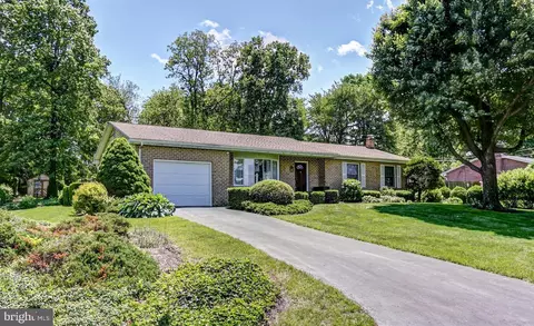 193 Simmons Rd, Mechanicsburg, PA 17055