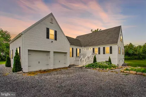 651 Alexander Spring Rd, Carlisle, PA 17015