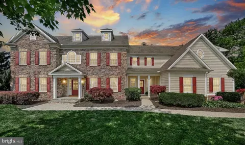 401 Park Cir, Mechanicsburg, PA 17055