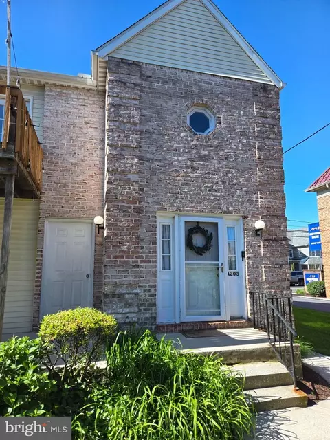 2142 Market St #203 A, Camp Hill, PA 17011