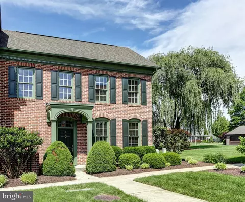 10 Devonshire Sq, Mechanicsburg, PA 17050