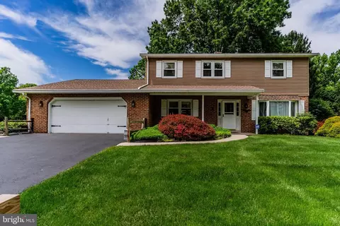 3 Dandelion Dr, Boiling Springs, PA 17007