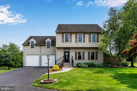 23 Skyline Dr, Mechanicsburg, PA 17050
