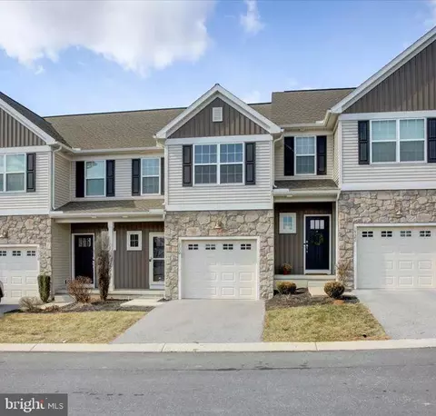 1720 Fairbank Ln, Mechanicsburg, PA 17055