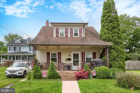 526 N 3rd St, Wormleysburg, PA 17043