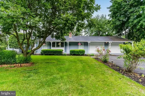 786 Creek Rd, Carlisle, PA 17015