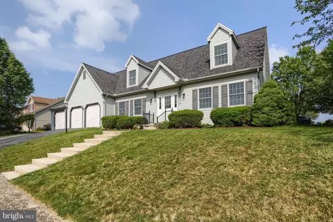 1 Grandview Ct, Mechanicsburg, PA 17055