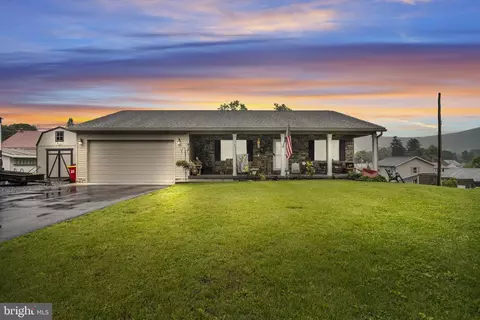418 N Walnut St, Mount Holly Springs, PA 17065