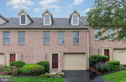 1286 Timber View Dr, Mechanicsburg, PA 17050